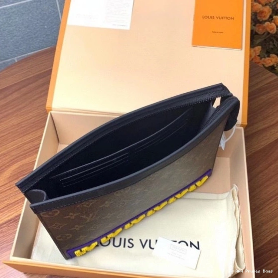 AAA Pruses Bags POCHETTE LOUIS VUITTON VOYAGE MM 0823